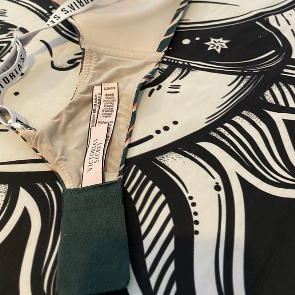 NWOT VICTORIA SECRET bra - Picture 7 of 13